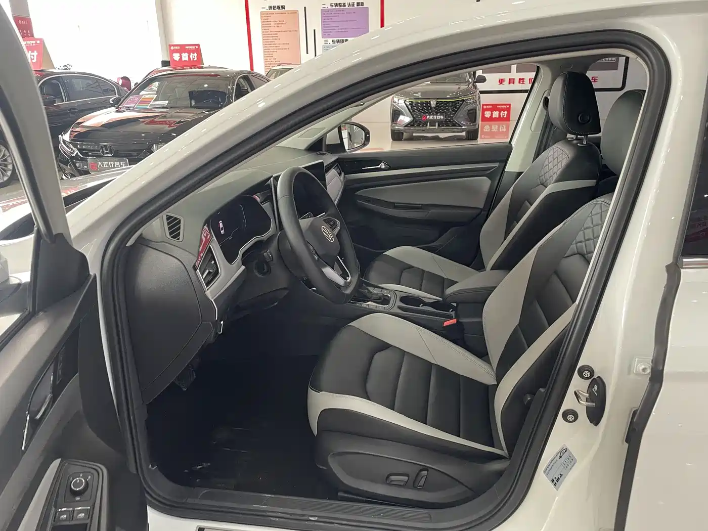 Volkswagen Bora 2023 300TSI DSG Premium Edition фото 7