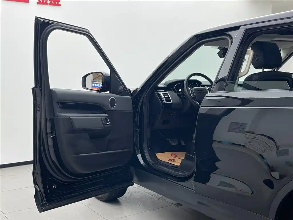 Land Rover Discovery 2018 3.0 SC V6 SE фото 12