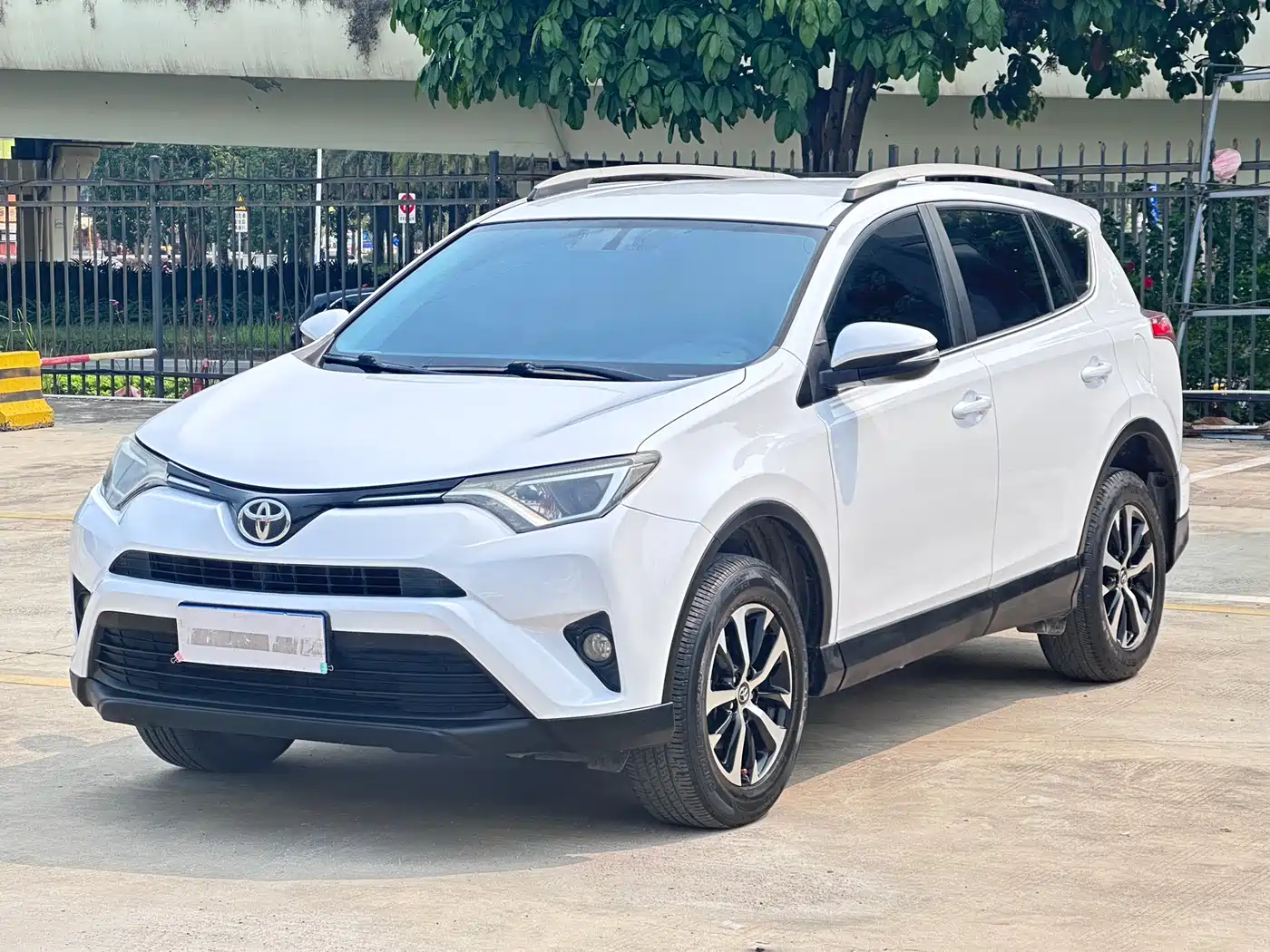 Toyota RAV4 Rongfang 2016 2.0L CVT 2WD Urban (China V)