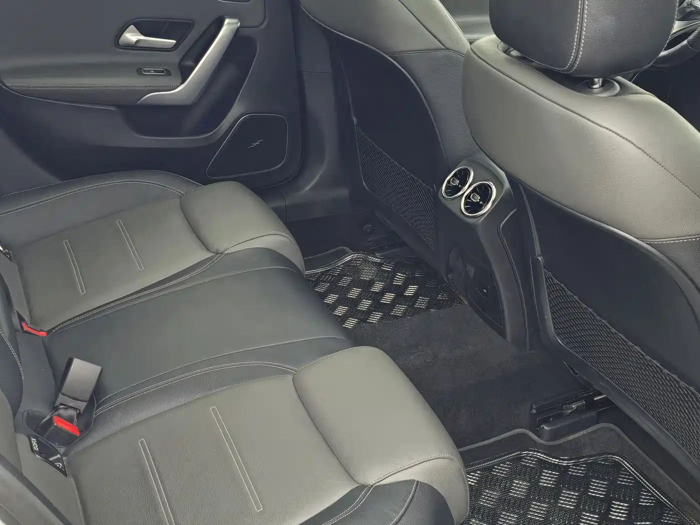 Mercedes-Benz A-Class AMG 2020 AMG A 35 L 4MATIC фото 14