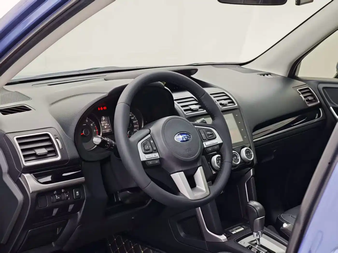 Subaru Forester 2016 2.0i Luxury Navigation Edition фото 4