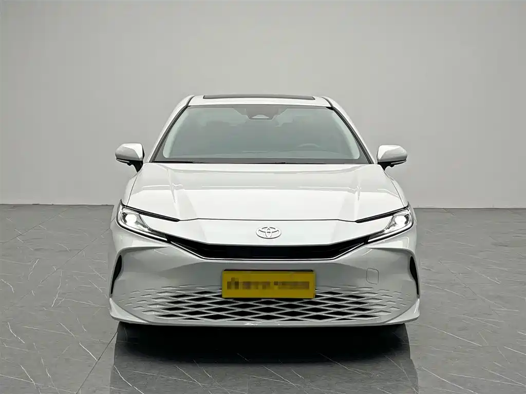 Toyota Camry 2024 Hybrid 2.0HE Elite Edition фото 2