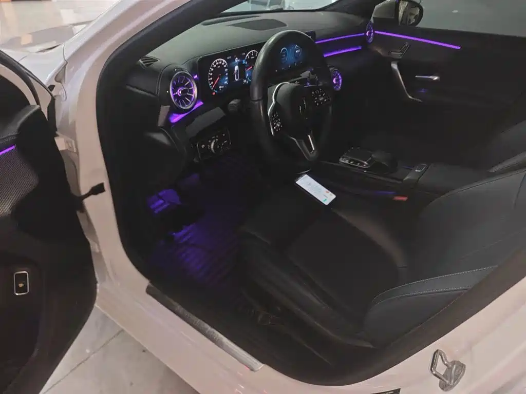 Mercedes-Benz A-Class 2020 A 200 L фото 16