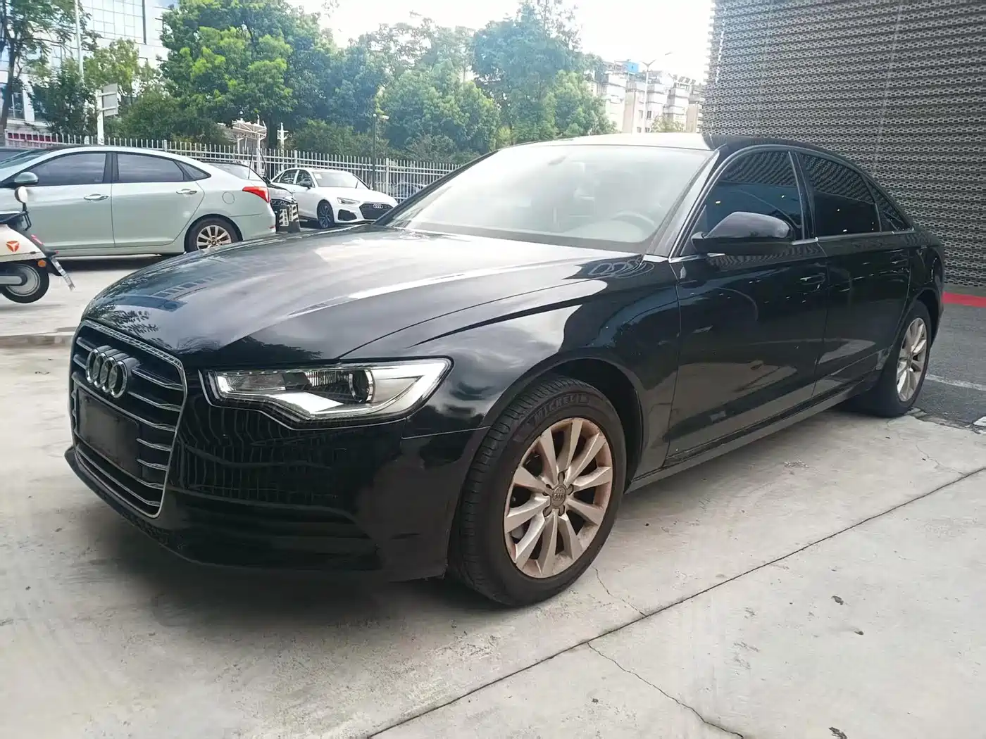 Фото 1 - Audi A6L