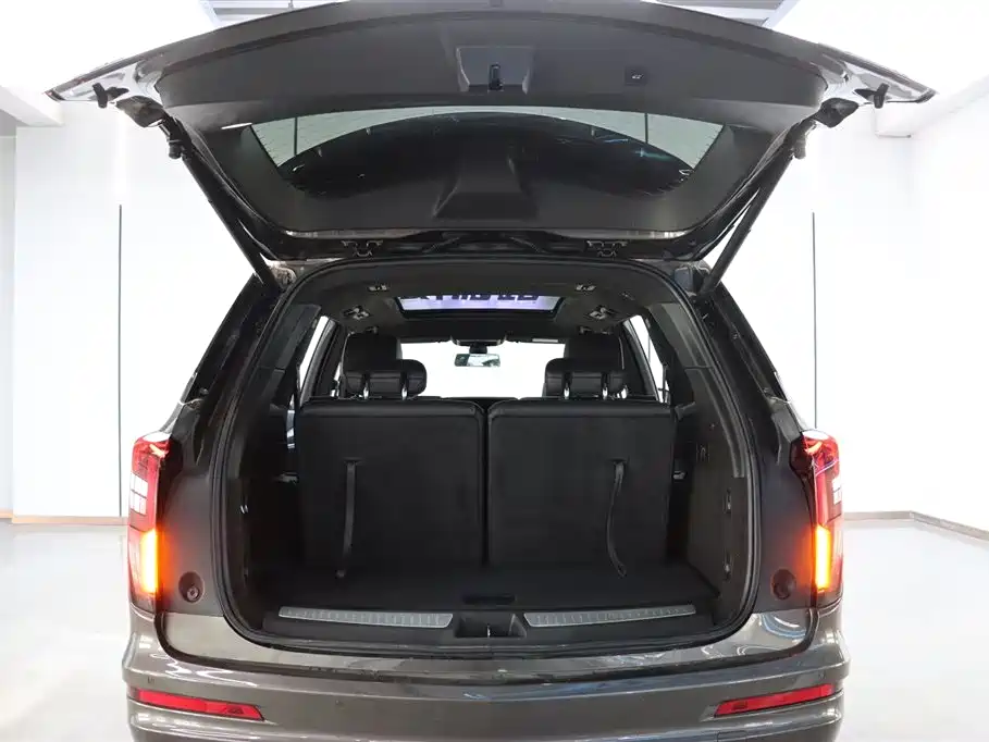 Фото 24 - Cadillac XT6
