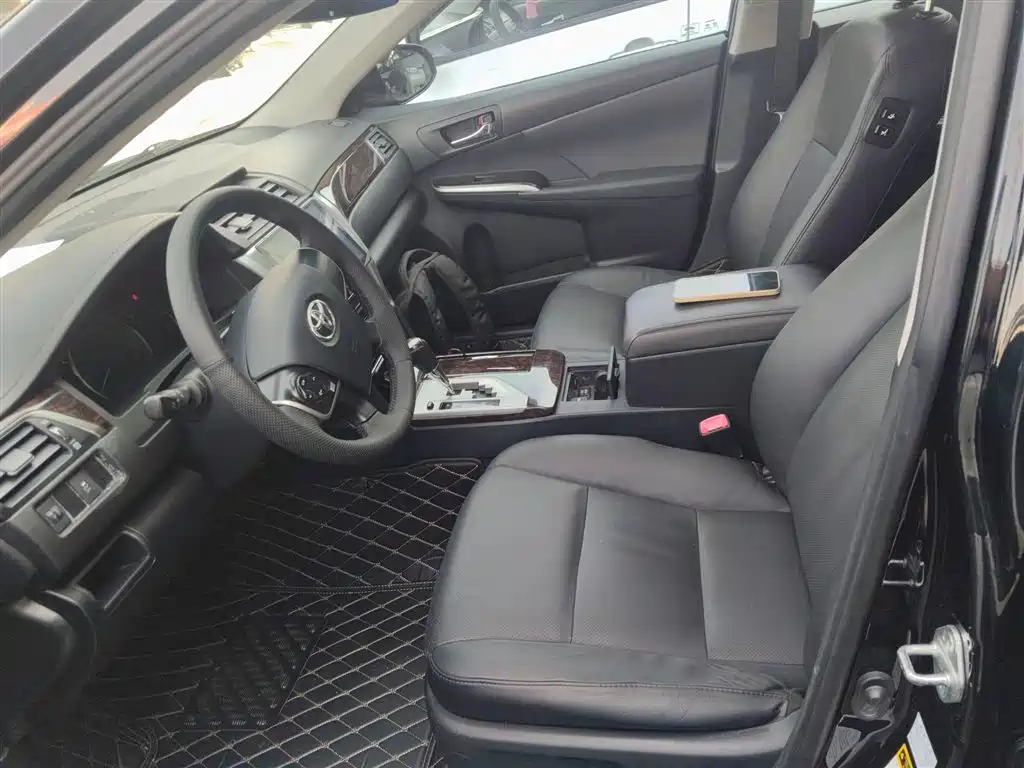 Toyota Camry 2015 2.0G Leading Edition фото 15