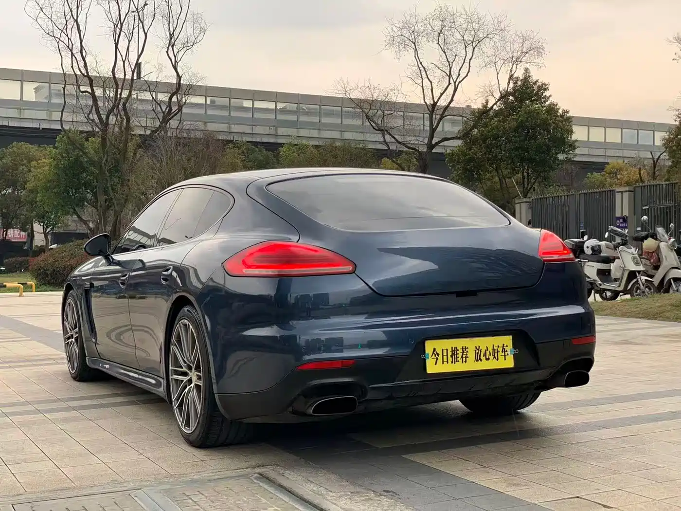 Porsche Panamera 2010 Panamera 4 3.6L фото 7