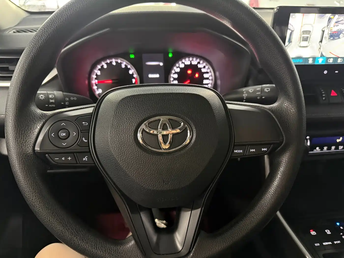 Toyota Wildlander 2023 2.0L CVT FWD LE фото 15