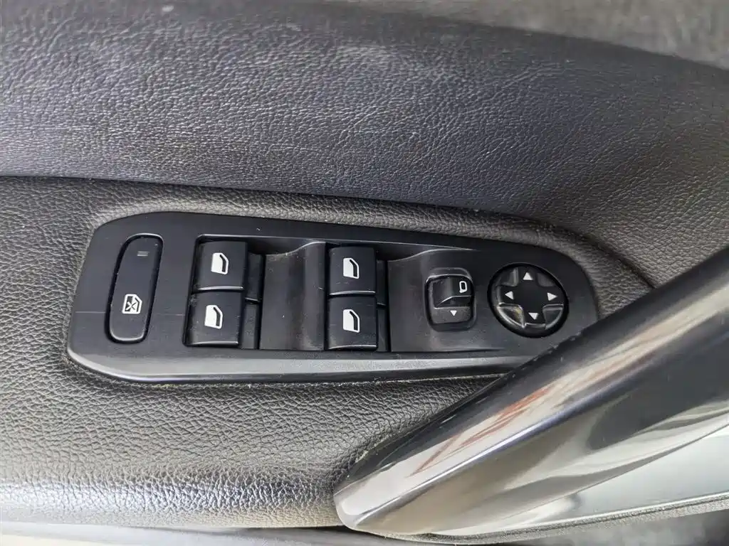 Peugeot 408 2015 Model 1.2T Automatic Luxury Edition фото 9