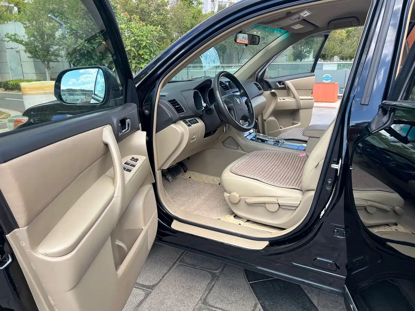 Photo 4 - Toyota Highlander