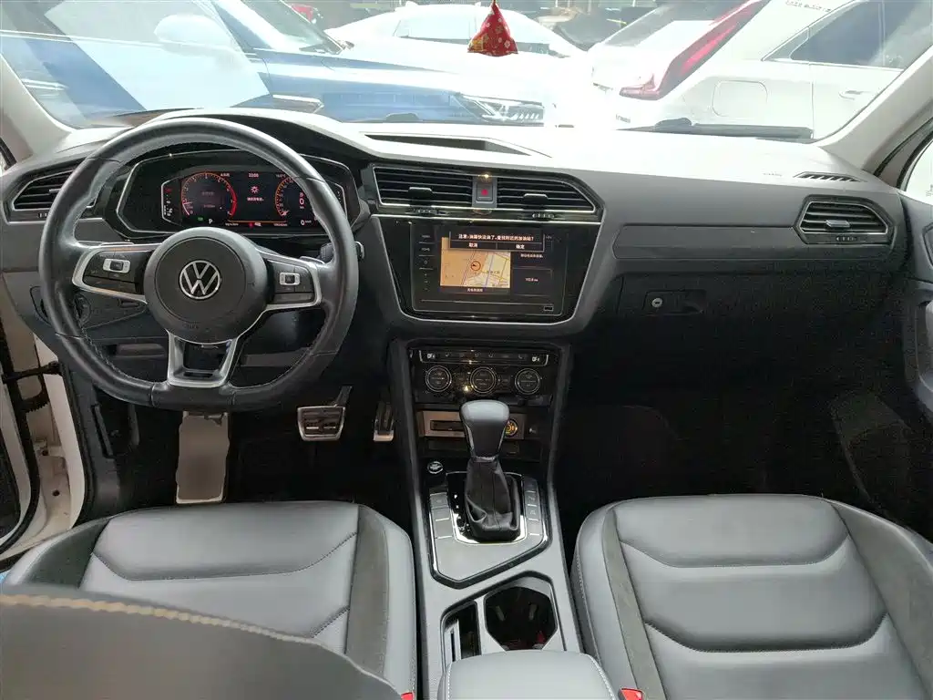 Volkswagen Tiguan L 2021 330TSI Automatic 2WD R-Line Premium фото 10