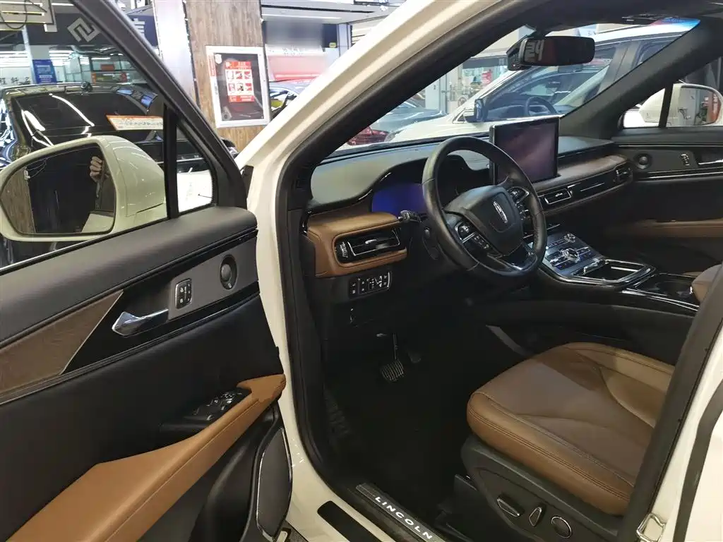 LINCOLN NAVIGATOR