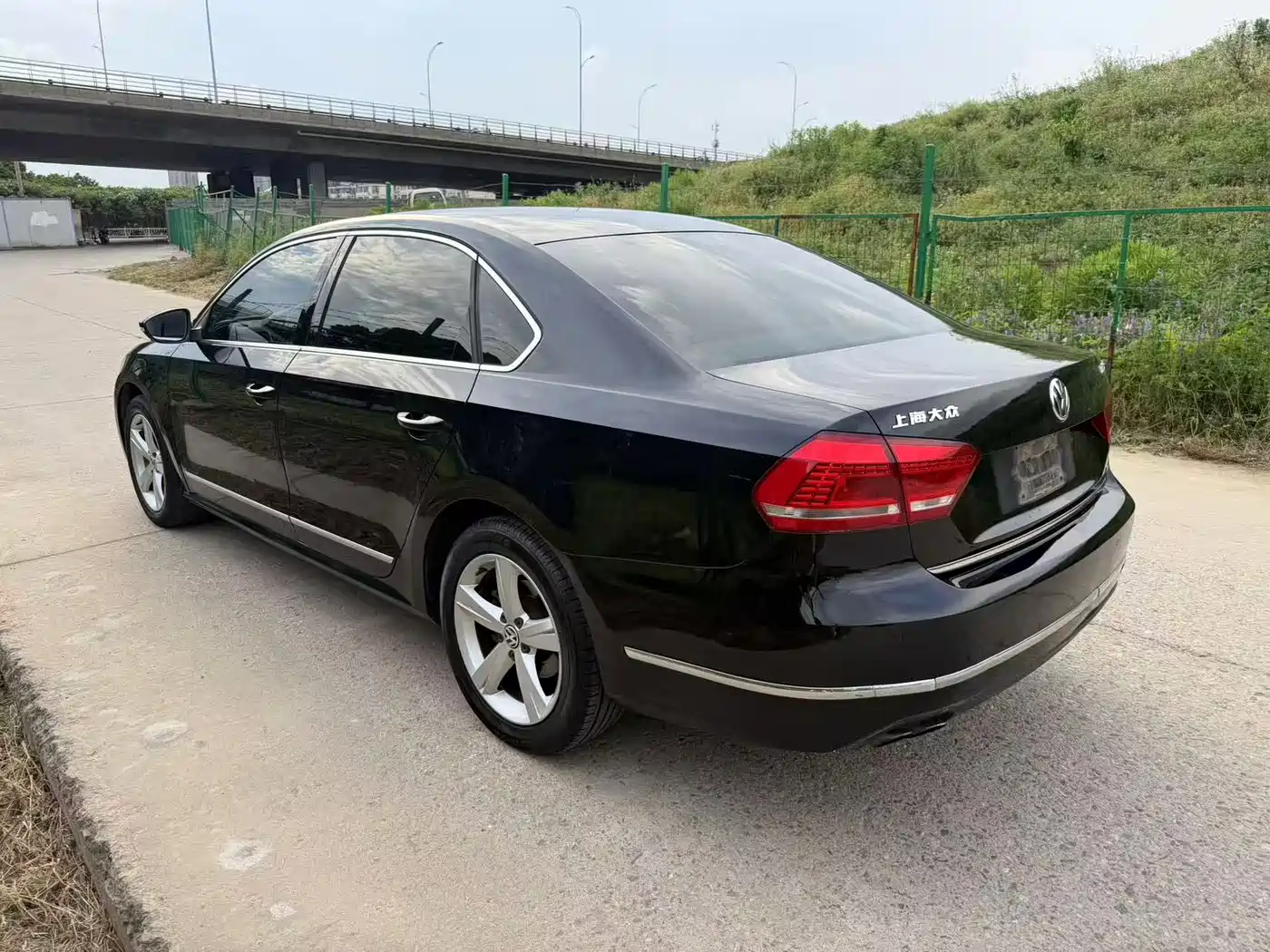 Volkswagen Passat 2015 1.8TSI DSG Prestige Edition фото 8