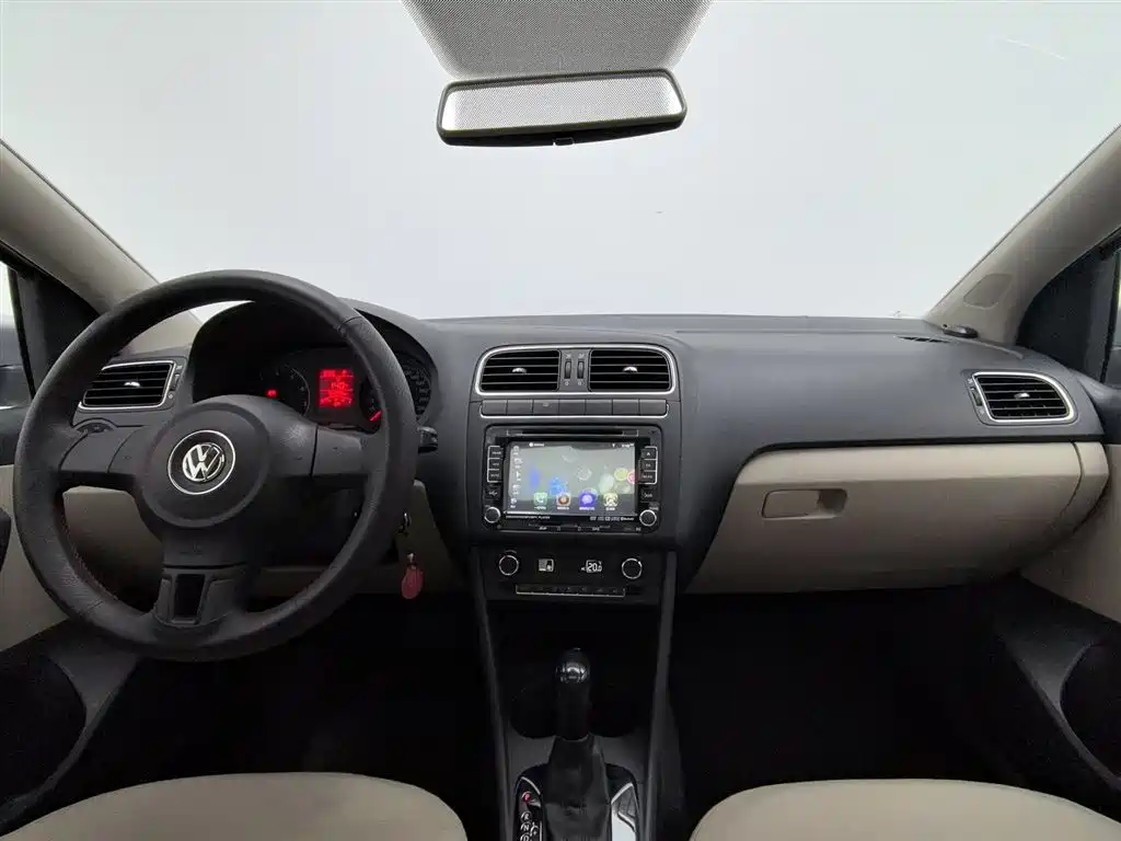 Volkswagen Polo 2013 1.6L Automatic Comfort Edition фото 5