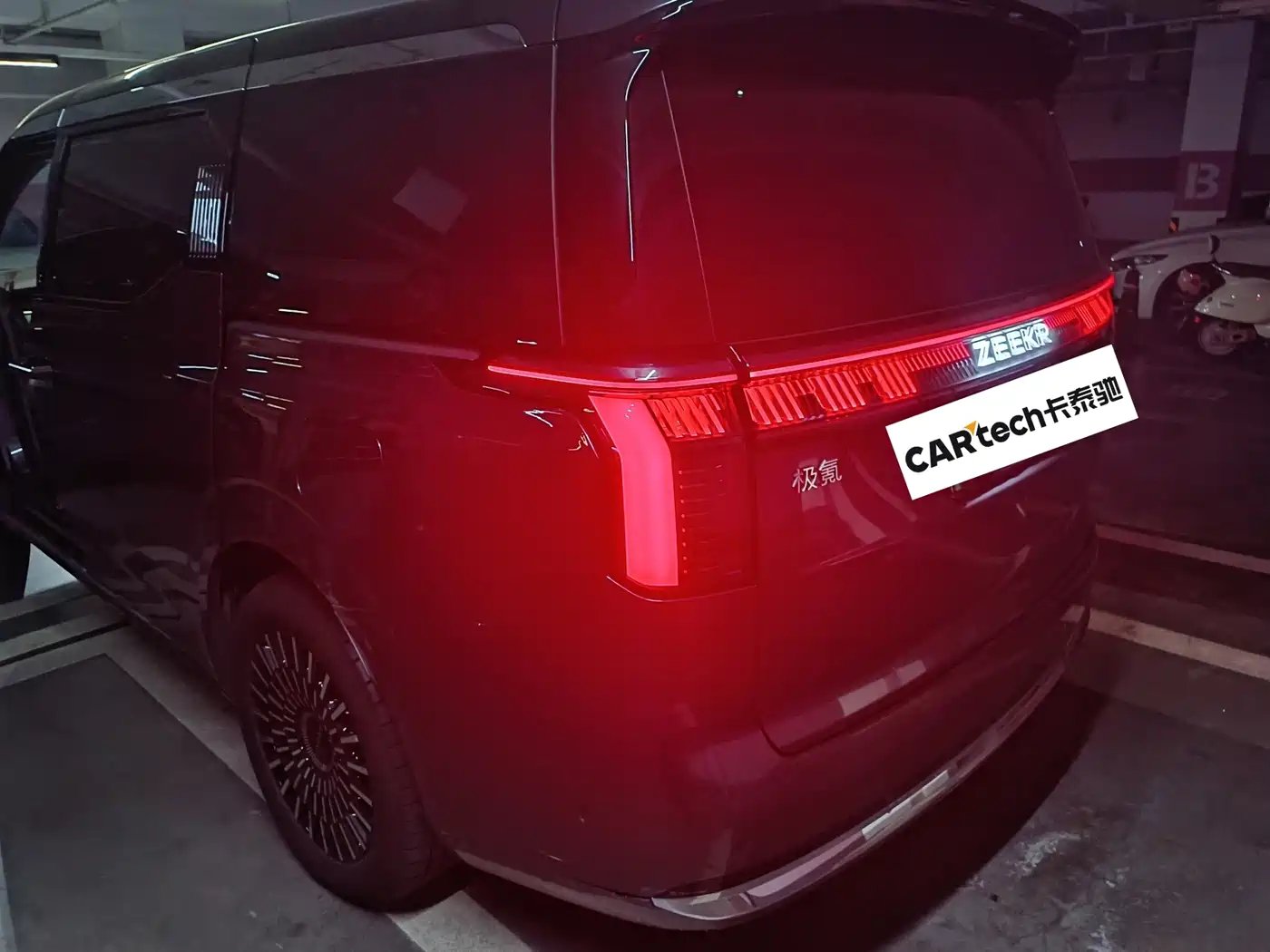 ZEEKR 009 2025 2024 6-seat Executive AWD 108kWh