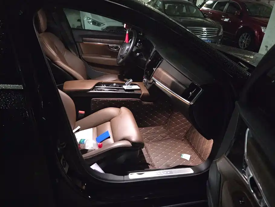 Photo 8 - Volvo S90
