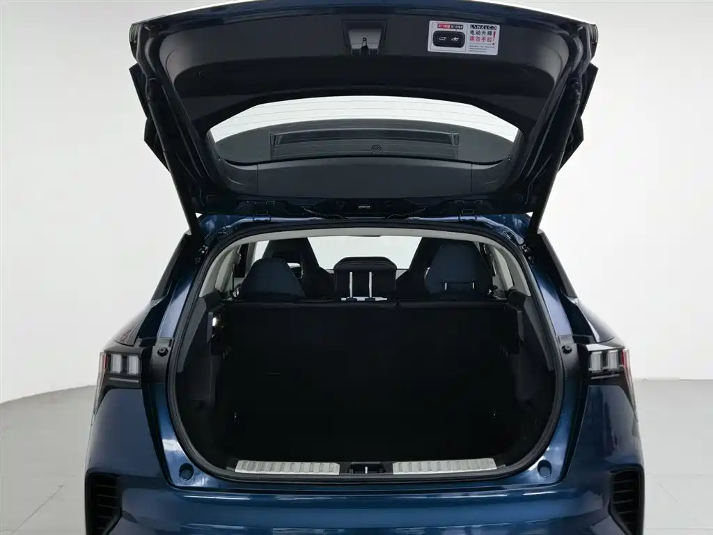 Lynk & Co 06 2020 1.5T Halo фото 16