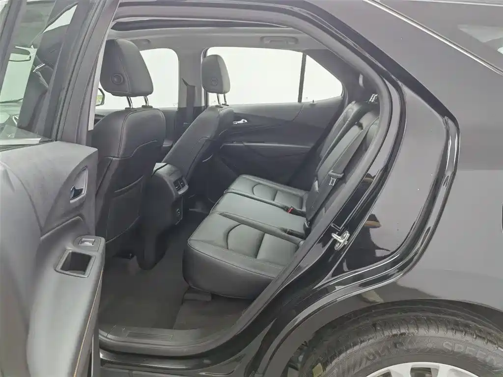 Chevrolet Equinox 2018 550T Automatic 4WD Pioneer Edition фото 15