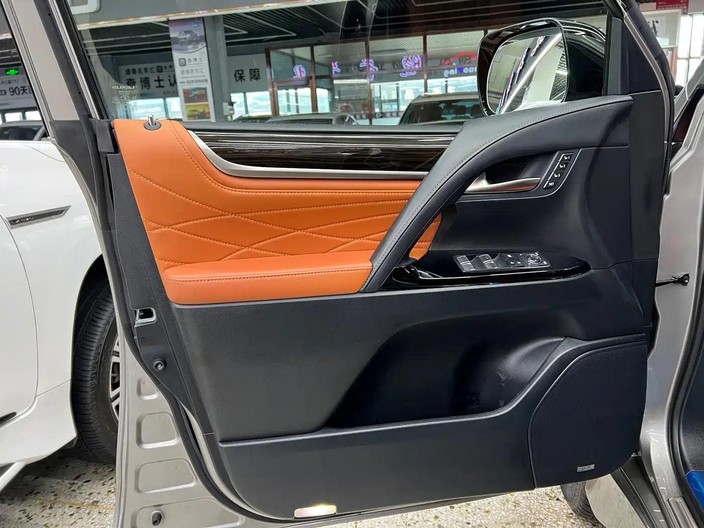 Lexus LX 2019 570 Peak Special Edition фото 14