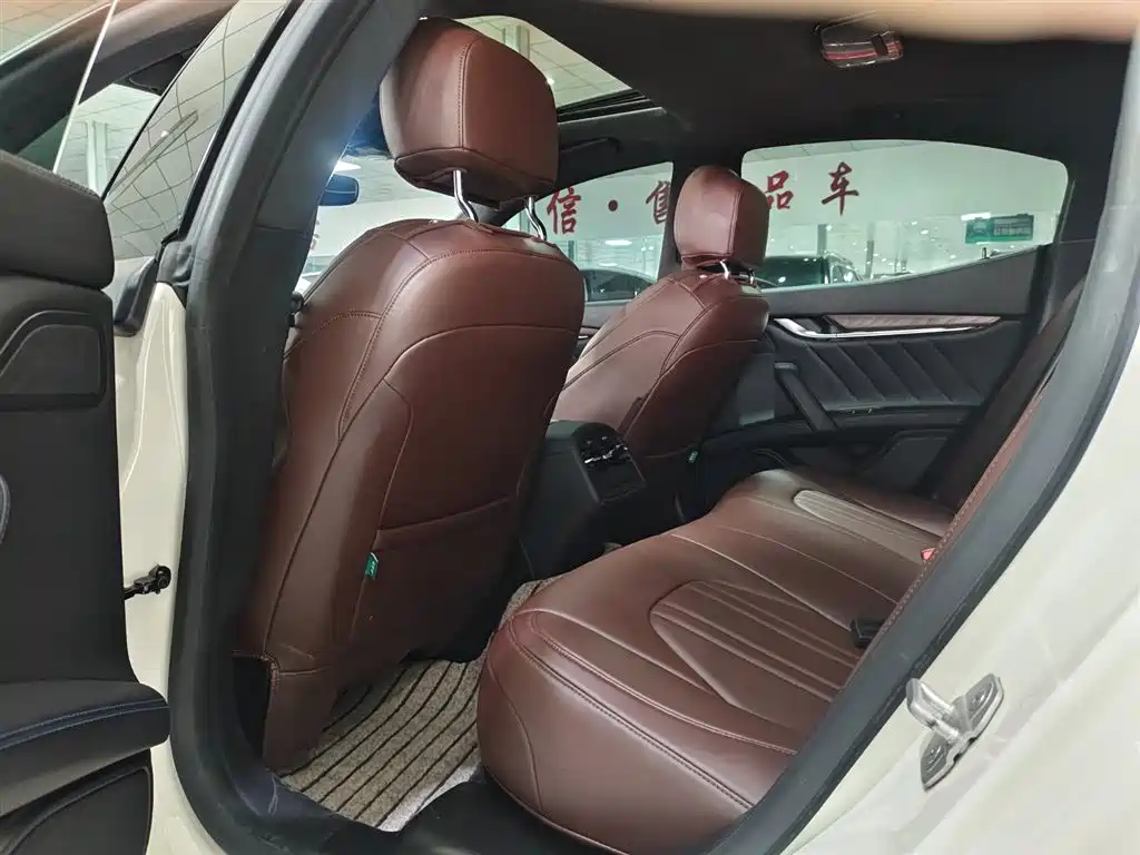 Photo 10 - Maserati Ghibli