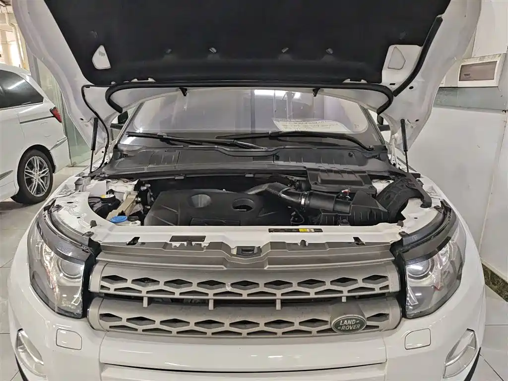 Land Rover Range Rover Evoque 2015 2.0T 5-Door Fashion Edition фото 16