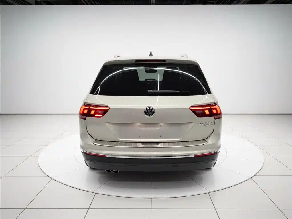 Volkswagen Tiguan L 2018 330TSI Automatic 2WD Luxury Edition фото 6