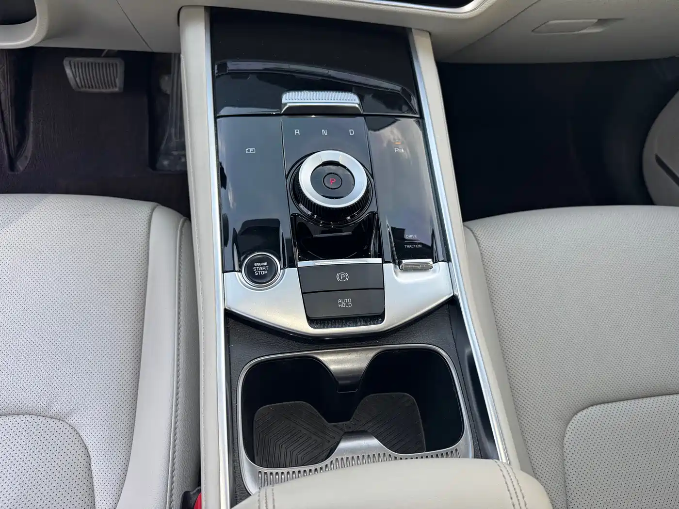 KIA LION PLATINUM EXPANDS THE WORLD