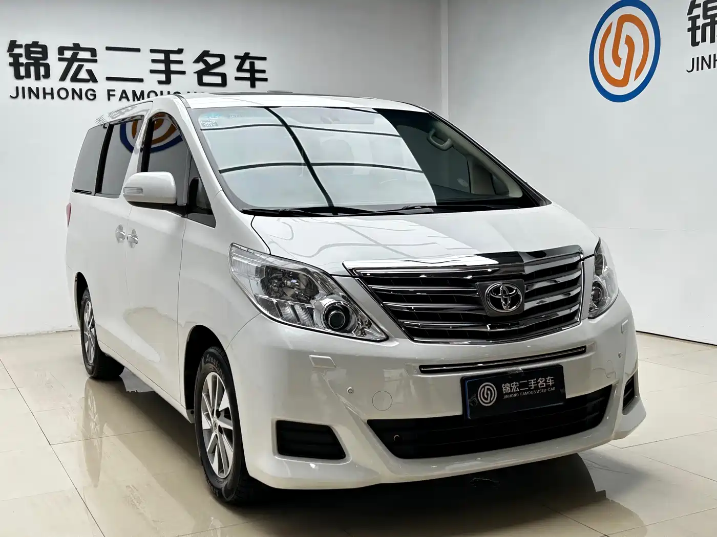 Toyota Alphard фото 3
