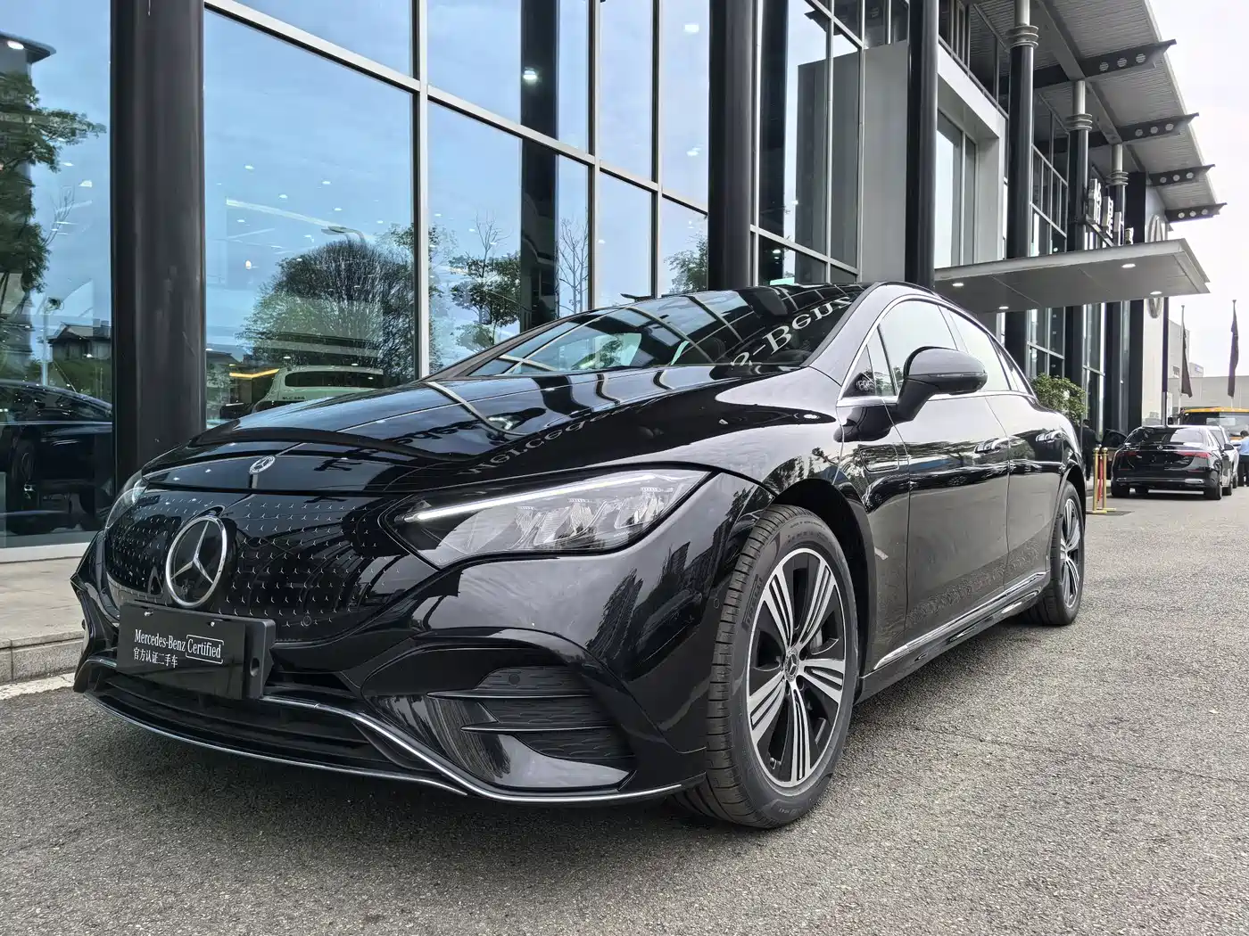 Mercedes-Benz EQE 2025 Model 500 4MATIC Luxury Edition фото 16