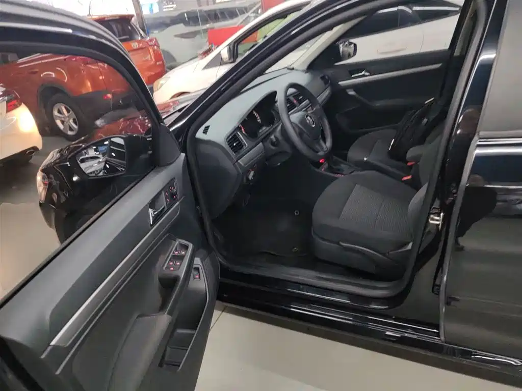 Volkswagen Lavida 2017 1.6L Automatic Trend Edition фото 16