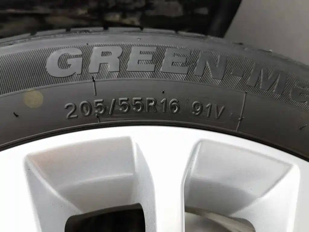 Фото 24 - Geely Vision