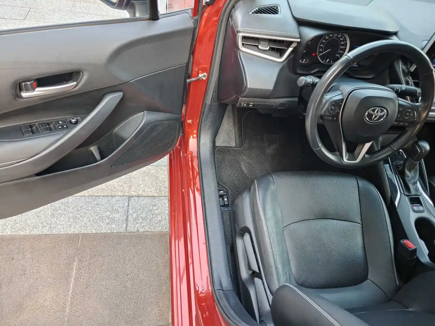 Toyota Corolla 2019 1.2T S-CVT GL-i Luxury Edition фото 8