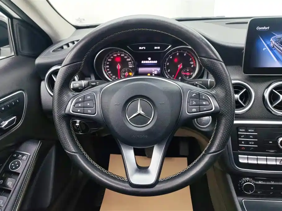 Mercedes-Benz GLA 2018 GLA 220 4MATIC Sport фото 15