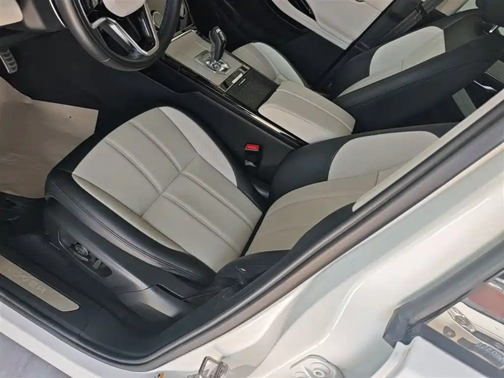 Land Rover Range Rover Evoque New Energy 2023 Range Rover Evoque L P300e Plug-in Hybrid Edition фото 15