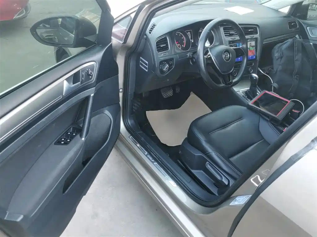 Volkswagen Golf 2016 230TSI Automatic Comfort фото 12