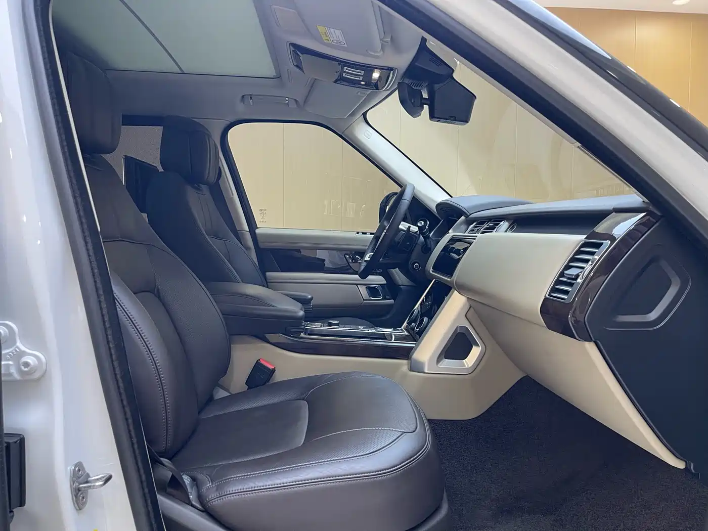 Land Rover Range Rover 2022 3.0 L6 400PS Heritage Extended Classic Edition фото 6