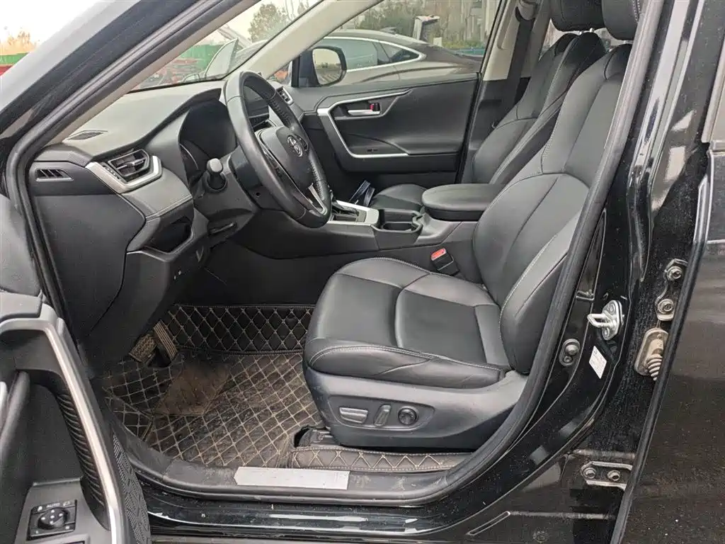 Toyota Wildlander 2023 2.0L CVT FWD Urban фото 15