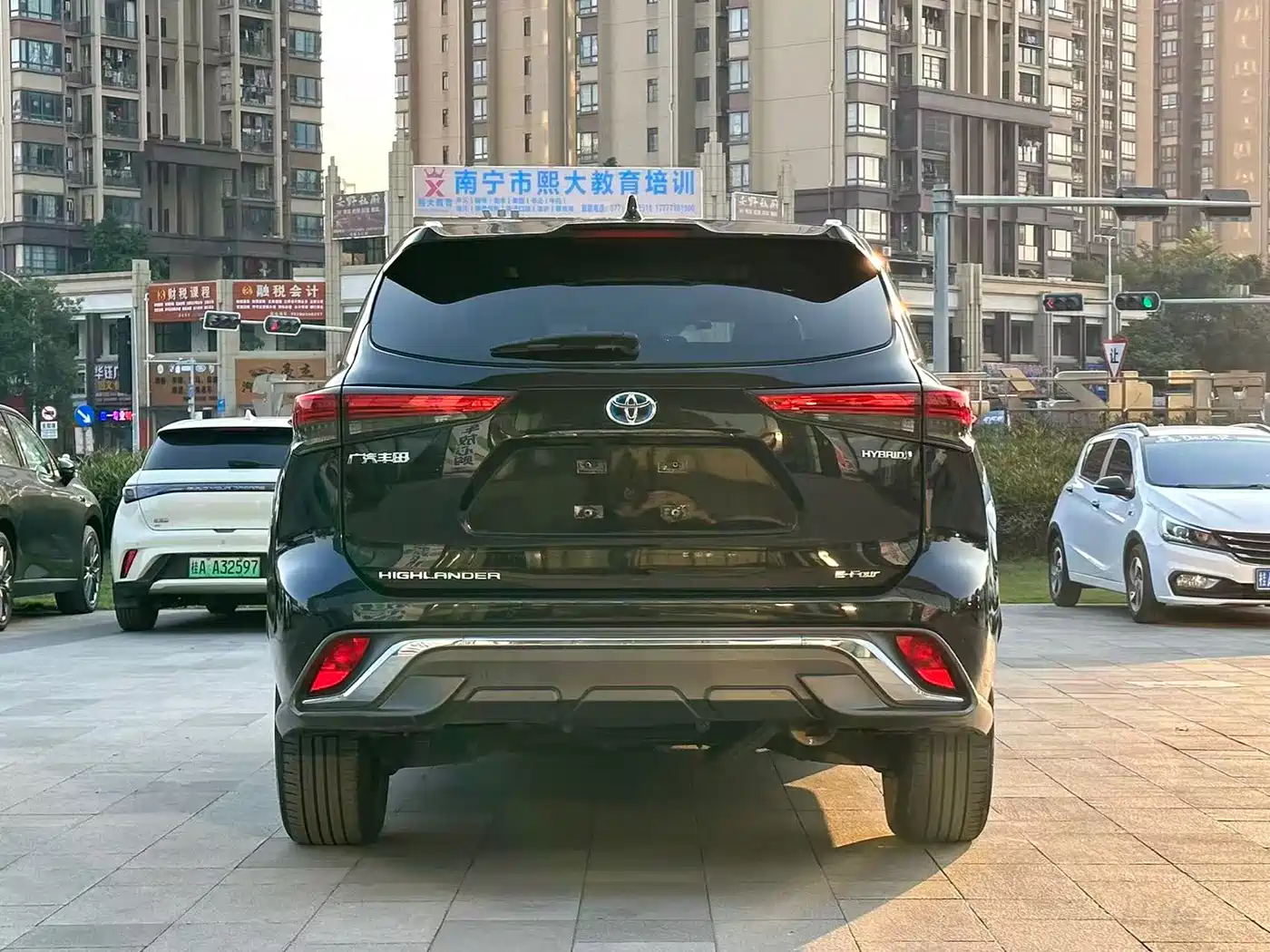 Toyota Highlander 2022 Dual Engine 2.5L 4WD Supreme Edition 7-Seater фото 10
