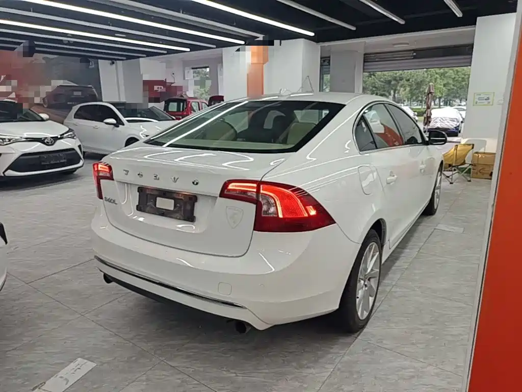 Фото 7 - Volvo S60
