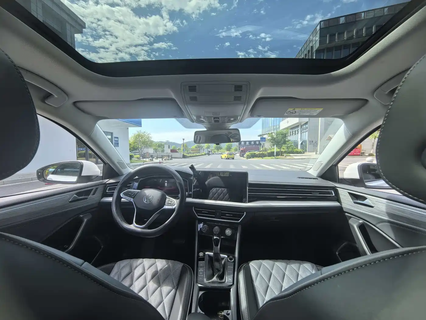 Volkswagen Sagitar 2023 300TSI DSG Surpassing Edition фото 14