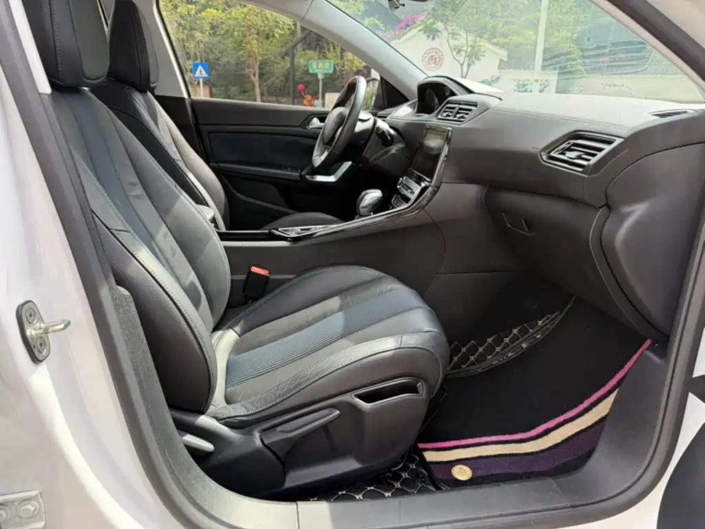 Фото 19 - Peugeot 308