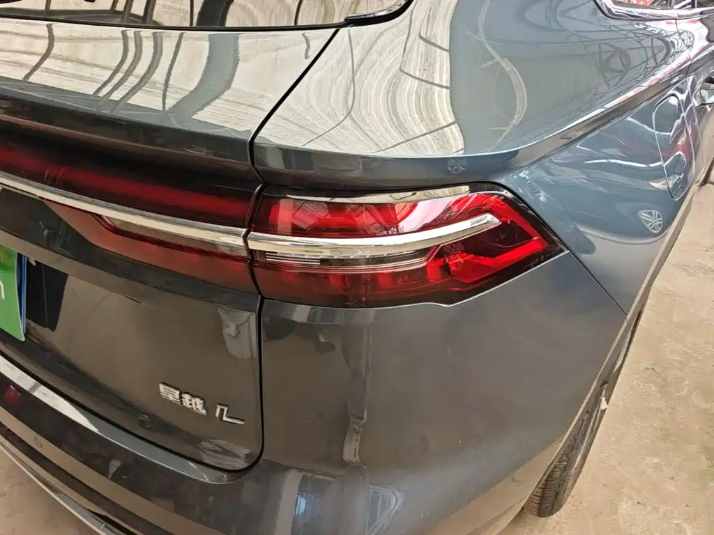 Фото 8 - Geely Monjaro