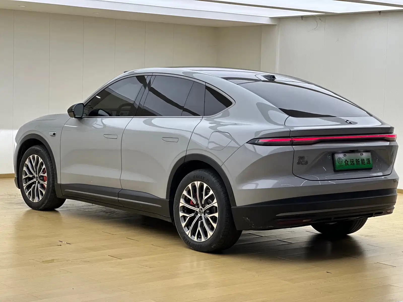 Фото 8 - NIO EC6
