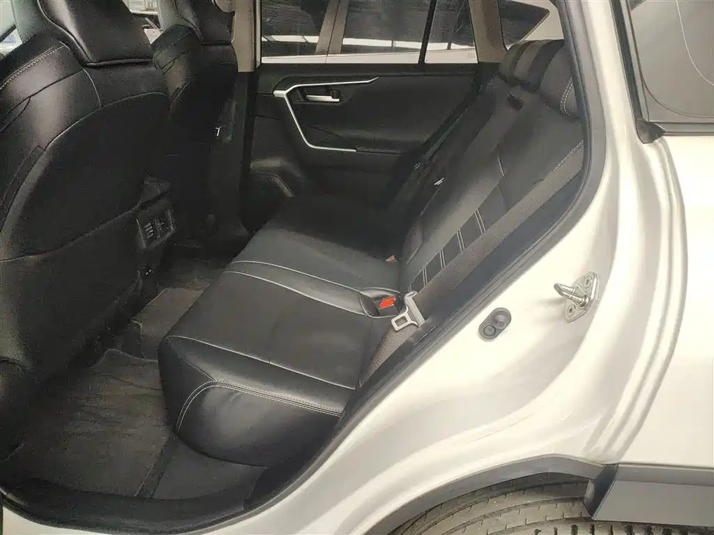 Toyota Wildlander 2023 2.0L CVT AWD Luxury PLUS фото 17