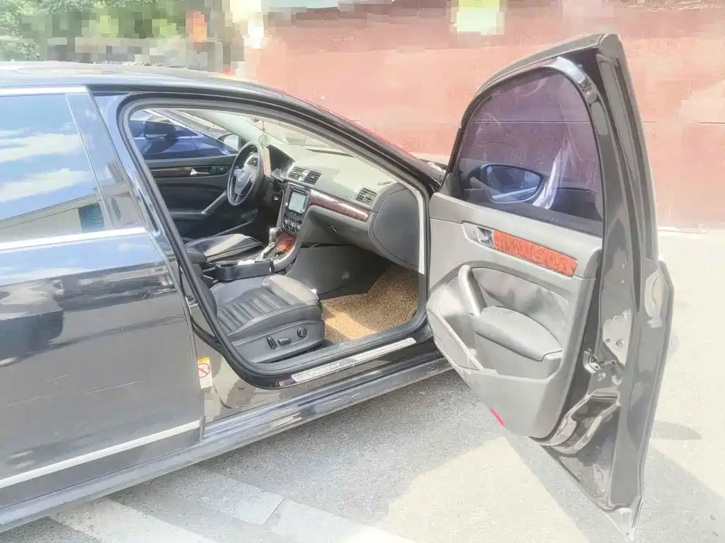 Volkswagen Passat 2012 2011 2.0TSI DSG Royal Edition