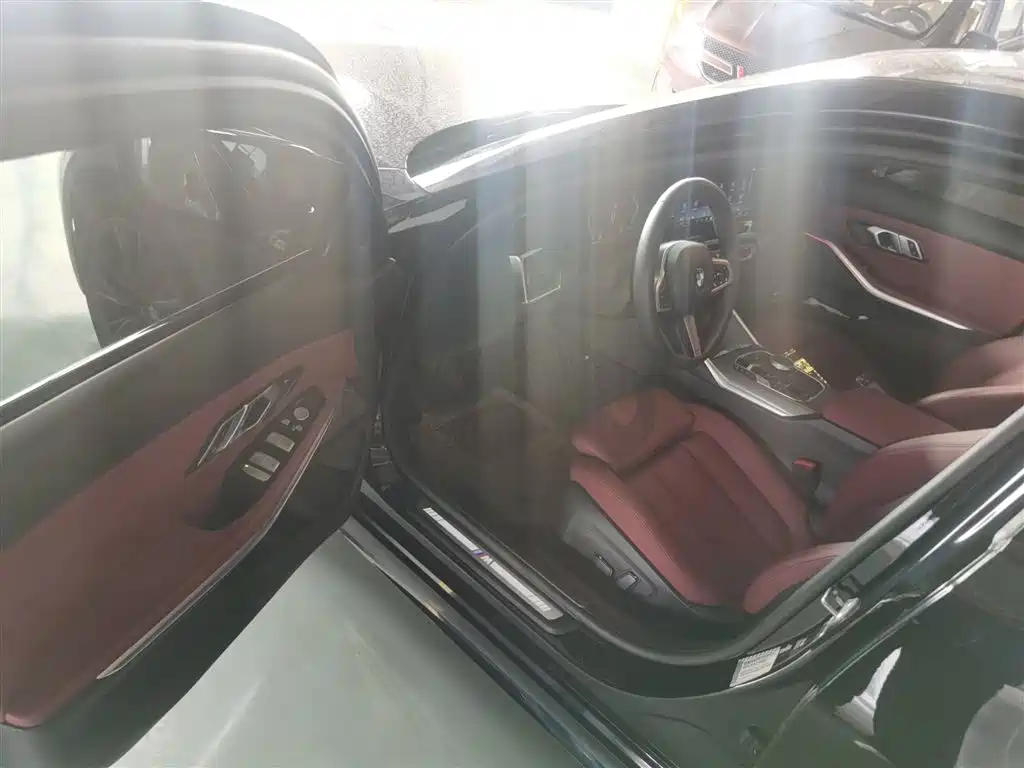 BMW 3 Series 2024 325i M Sport Shadowline Package фото 9