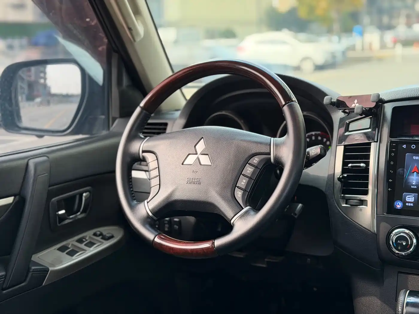 Mitsubishi Pajero (Import) 2016 3.0L Automatic Premium (China V) фото 21