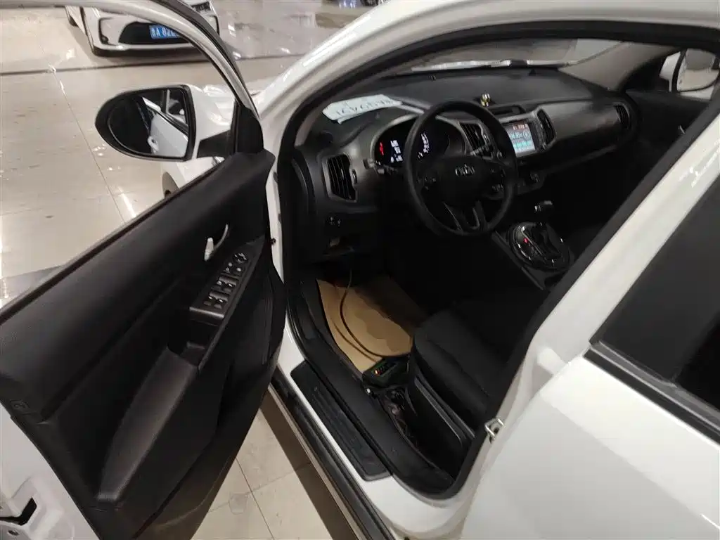 Kia Sportage 2015 2.0L Automatic 2WD GL фото 12