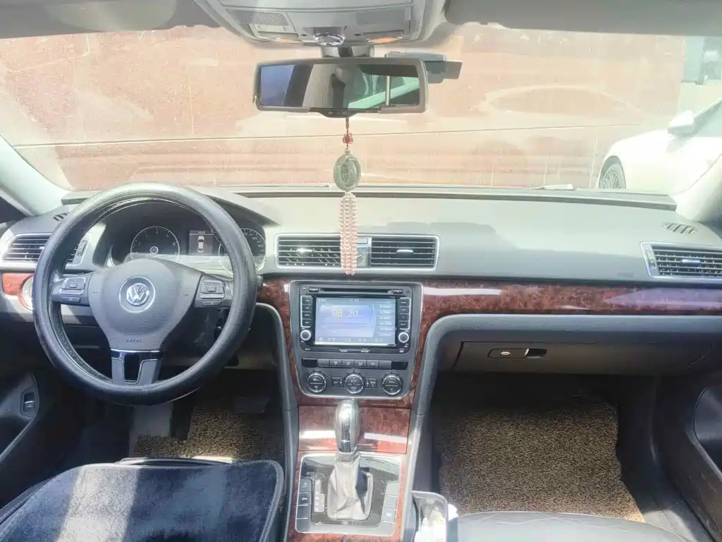 Volkswagen Passat 2012 2011 2.0TSI DSG Royal Edition
