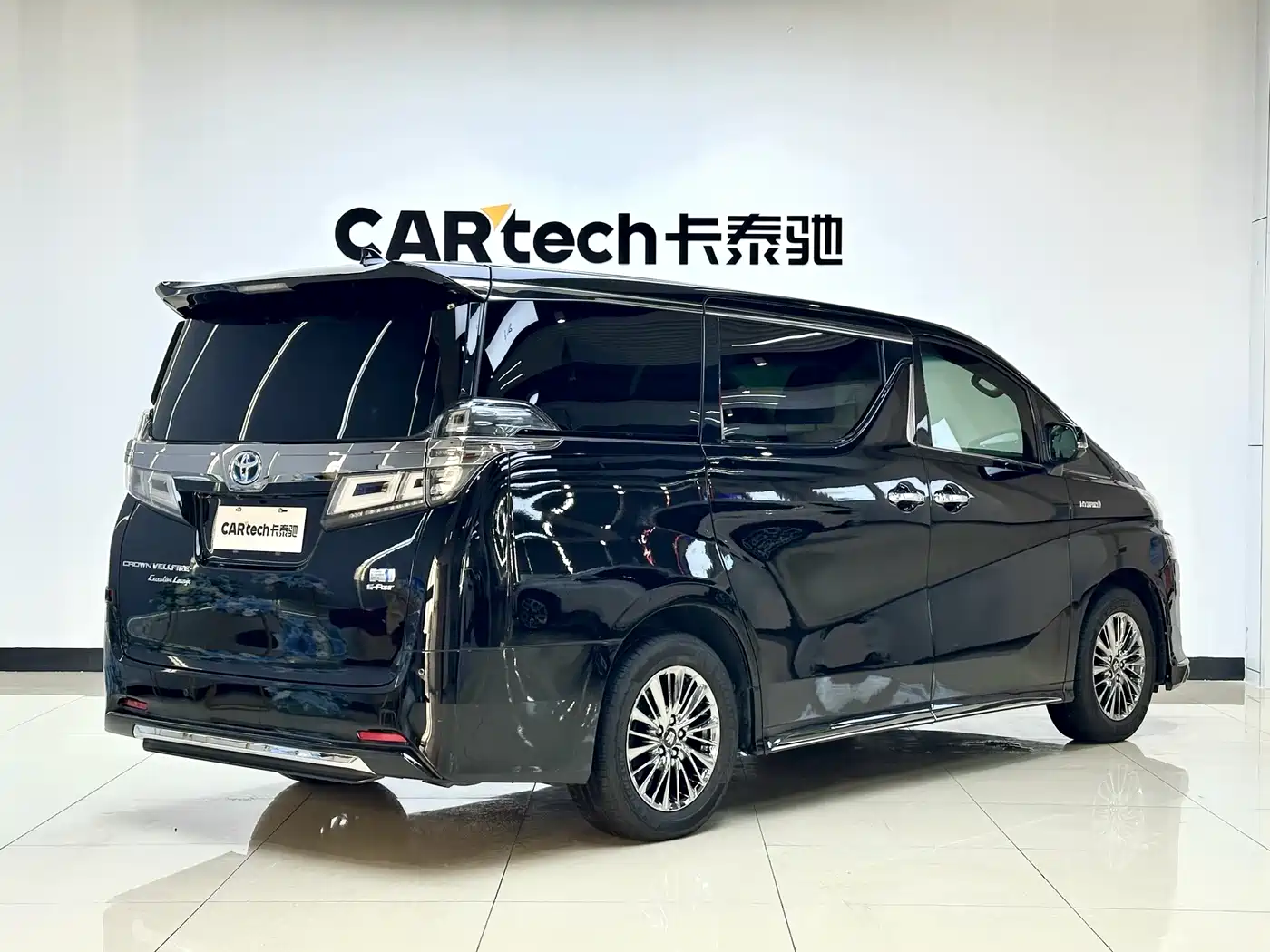 Toyota Vellfire 2021 Crown Hybrid 2.5L HV Premium Edition фото 4